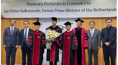 Keynote spreker Jan Peter Balkenende ontvangt eredoctoraat van Sogang University voor erkenning belang duurzame groei