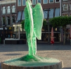 CKV:  De glazen engel uit Zwolle (NL) in gesprek met Peter van Steenwijk.