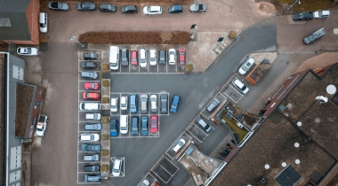 Gluren bij de buren: benchmark voor effectief parkeerregime